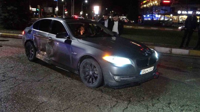 Elazığ’da Hafif Ticari Araç İle Otomobil Çarpıştı: 5 Yaralı