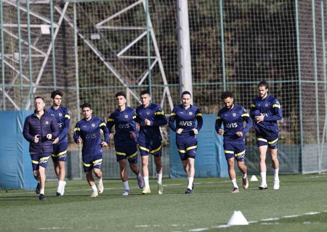 Fenerbahçe, Hazırlıklarını Sürdürdü