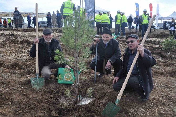 İ̇nönü’de 2 Bin Fidan Dikilerek 6 Şubat Deprem Şehitleri Ormanı Oluşturuldu
