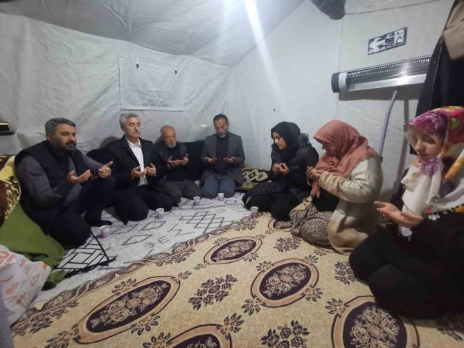 Komşu İllerin De Yaralarını Sarıyorlar