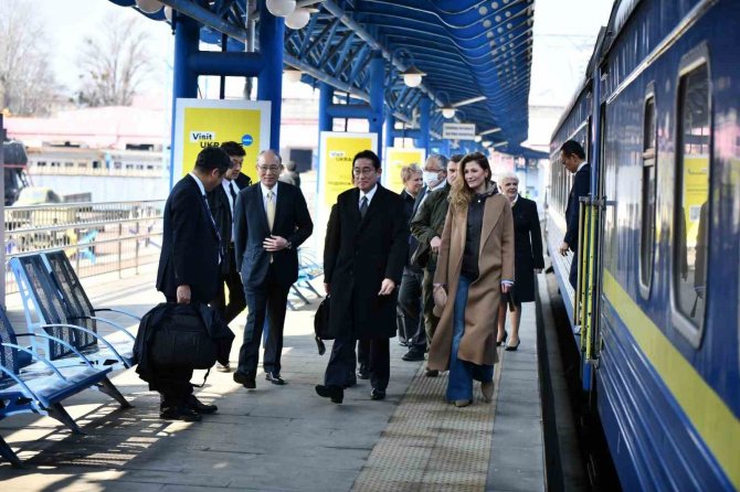 Japonya Başbakanı Kishida’dan Ukrayna’ya Sürpriz Ziyaret