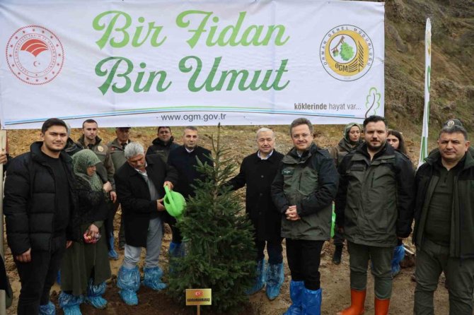 Depremden Etkilenen İlleri Temsilen 2 Bin 800 Adet Fidan Toprakla Buluştu