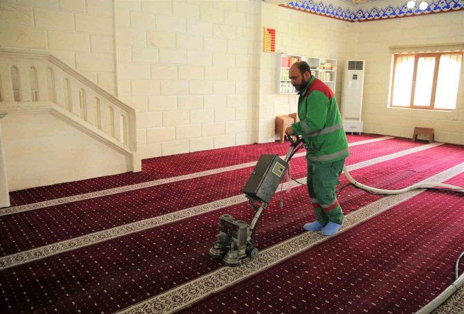 Karaköprü’de Camiler Ramazan Ayı İçin Temizleniyor