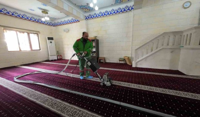 Karaköprü’de Camiler Ramazan Ayı İçin Temizleniyor
