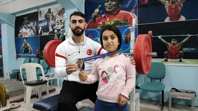 ’En Küçük Şampiyon’ Halterci Kader’in Hedefleri Çok Büyük