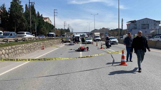 Motosiklet Tır Dorsesinin Altına Yuvarlandı, Sürücü Hayatını Kaybetti
