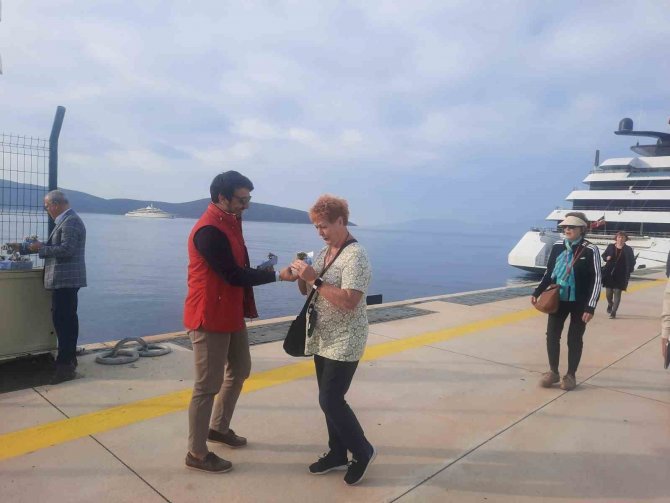 Bodrum’a Sezonun İlk Gemisi Geldi