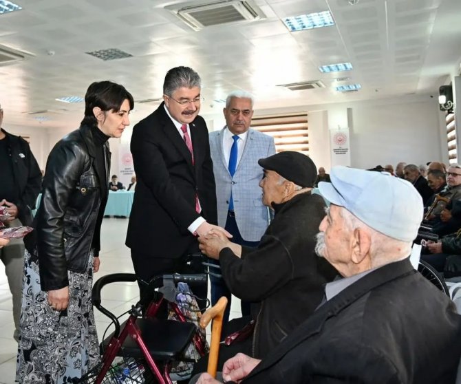 Osmaniye Valisi Yılmaz, Huzurevi Sakinleriyle Bir Araya Geldi