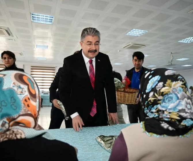 Osmaniye Valisi Yılmaz, Huzurevi Sakinleriyle Bir Araya Geldi
