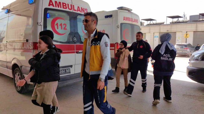 Patlamış Mısır Öğrencileri Hastanelik Etti