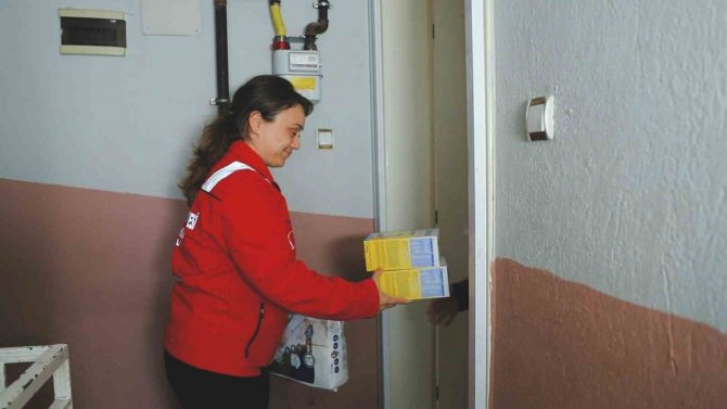 Merkezefendi Belediyesinden Bebek Bezi Ve Bebek Maması Desteği