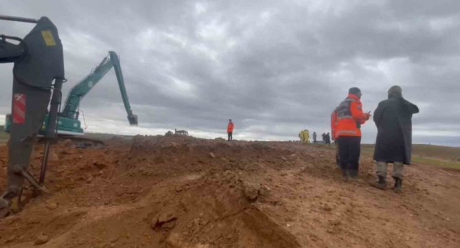 Şanlıurfa’da Sele Kapılan Tır Sürücüsü 7 Gündür Aranıyor