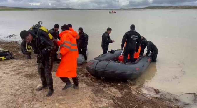Şanlıurfa’da Sele Kapılan Tır Sürücüsü 7 Gündür Aranıyor