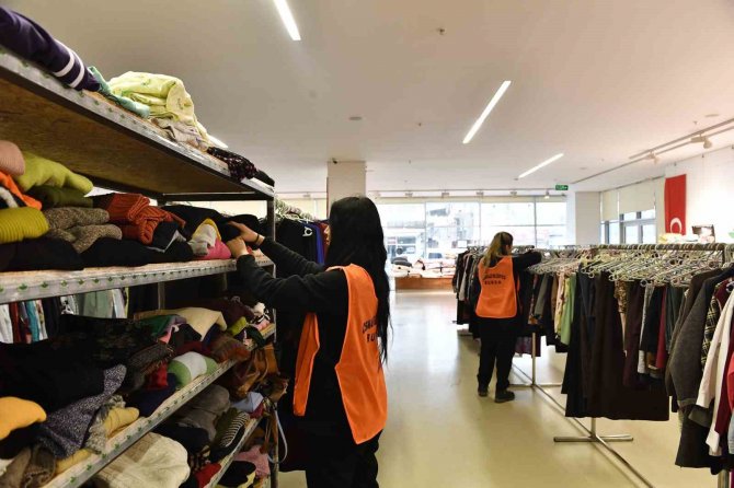 Sevgi Mağazası Depremzede Vatandaşlara Kucak Açtı