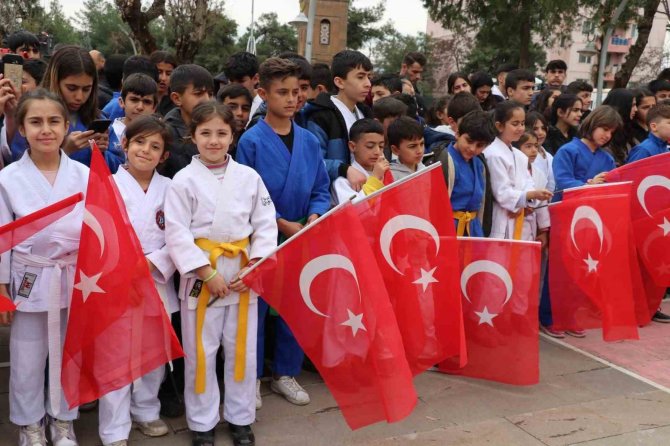 Siirt’te Nevruz Şenlikleri Coşkuyla Kutlandı