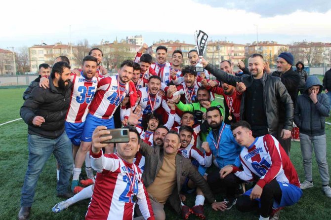 1966 Turanspor, Kupasını Aldı