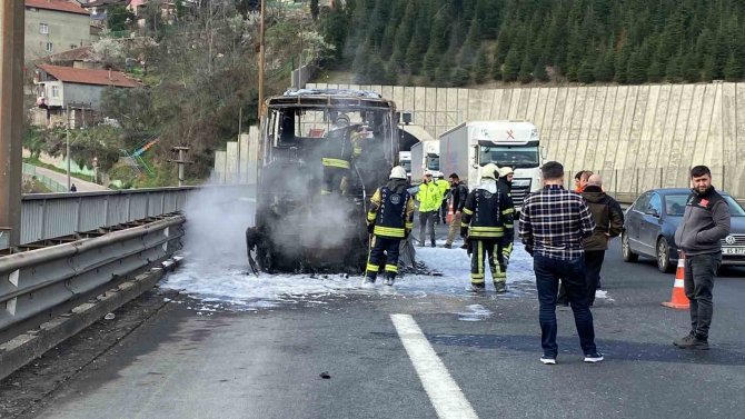 Tem’de Minibüs Alev Topuna Döndü