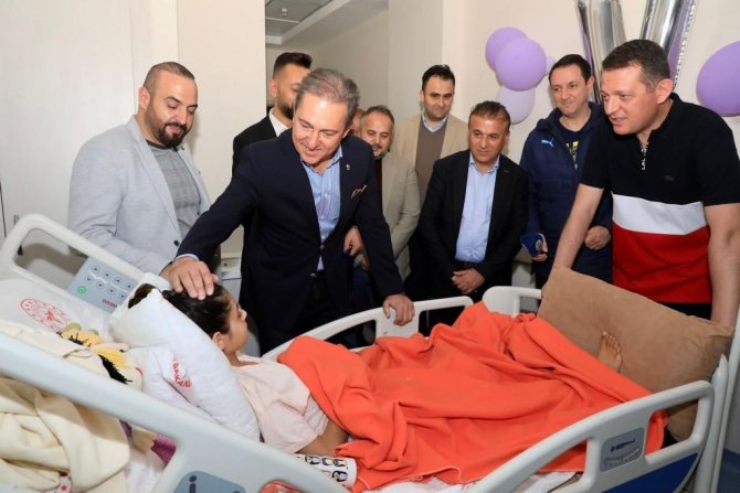 4 Gün Enkaz Altında Kaldı, Yağmurla Islanan Bez Parçasının Suyunu Sıkıp İçti