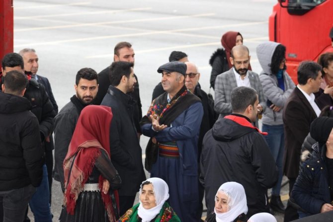 Yaşanan Felaketlere Rağmen Hdp’nin Batman’da Halaylı Müzikli Nevruz Kutlaması Tepkilere Neden Oldu