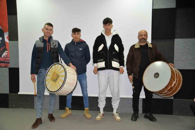 37 Yıllık Ramazan Davulcusu Bu Yıl Da Vatandaşları Sahura Kaldıracak