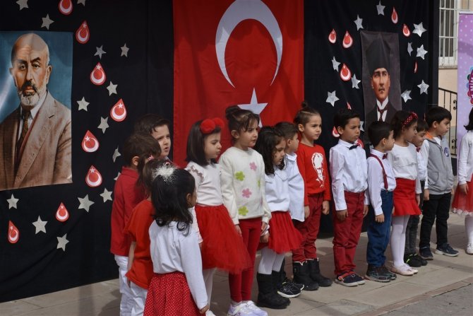 “7. Geleneksel Şanlı Bayrağım” Sergisi Okul Bahçesinde Gerçekleşti