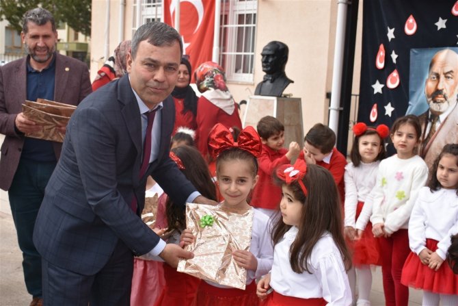 “7. Geleneksel Şanlı Bayrağım” Sergisi Okul Bahçesinde Gerçekleşti