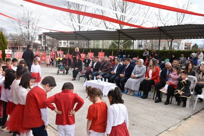 “7. Geleneksel Şanlı Bayrağım” Sergisi Okul Bahçesinde Gerçekleşti