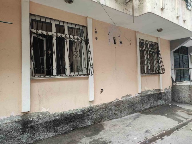 Adana’da Kocası Tarafından Boğazı Kesilen Kadın Hayatını Kaybetti