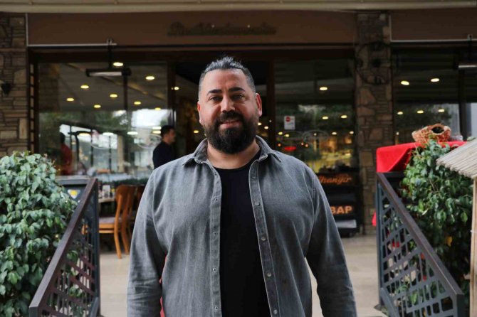 Adanalı Kebapçı Depremzedelerin Yaralarını Sarıyor