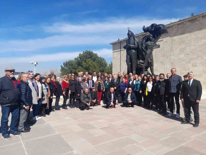 ‘Benim Vekilim İ̇lhan Özcan’ Diyen 100 Kişilik Ekipten Ankara Çıkartması