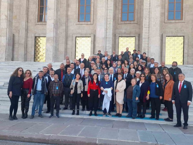 ‘Benim Vekilim İ̇lhan Özcan’ Diyen 100 Kişilik Ekipten Ankara Çıkartması