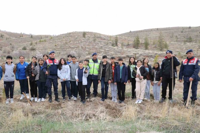 Depremde Hayatını Kaybedenler Aksaray’da Fidan Dikilerek Anıldı