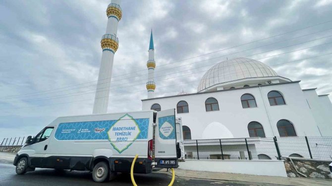 Aliağa Belediyesinden İbadethanelerde Ramazan Temizliği