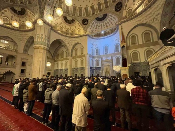 Başkentte İlk Teravih Heyecanı