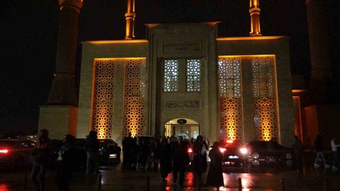 Antalya’da İlk Teravih Namazı Kılındı