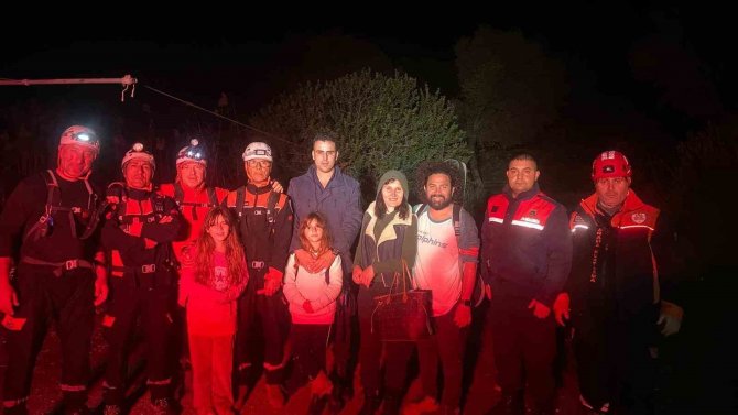 Arazide Kaybolan 2’si Çocuk 4 İ̇ngiliz Vatandaşı Kurtarıldı