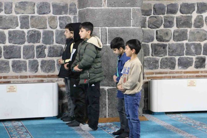 Diyarbakır’da Ramazan Ayının İlk Teravih Namazı Kılındı