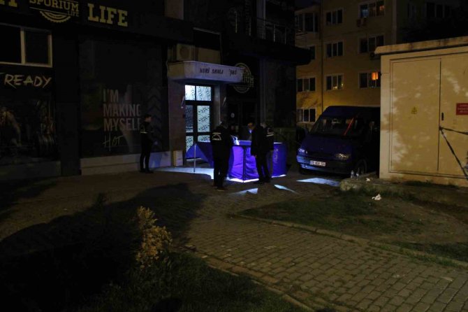 Kızını Darp Eden Kocasına Sinirlenip Balkondan Atlayan Kadın Hayatını Kaybetti