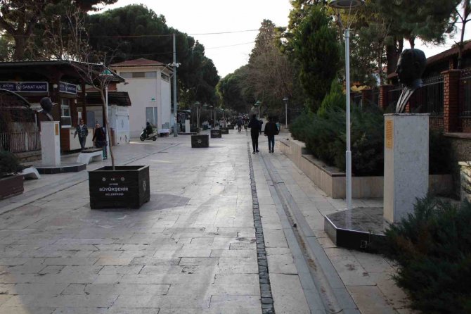 Bilim Ve Sanat Dünyasına Önemli Katkılar Sağlayan Ünlü İsimler Bu Sokakta Yaşatılıyor