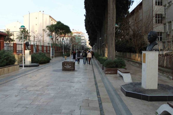 Bilim Ve Sanat Dünyasına Önemli Katkılar Sağlayan Ünlü İsimler Bu Sokakta Yaşatılıyor