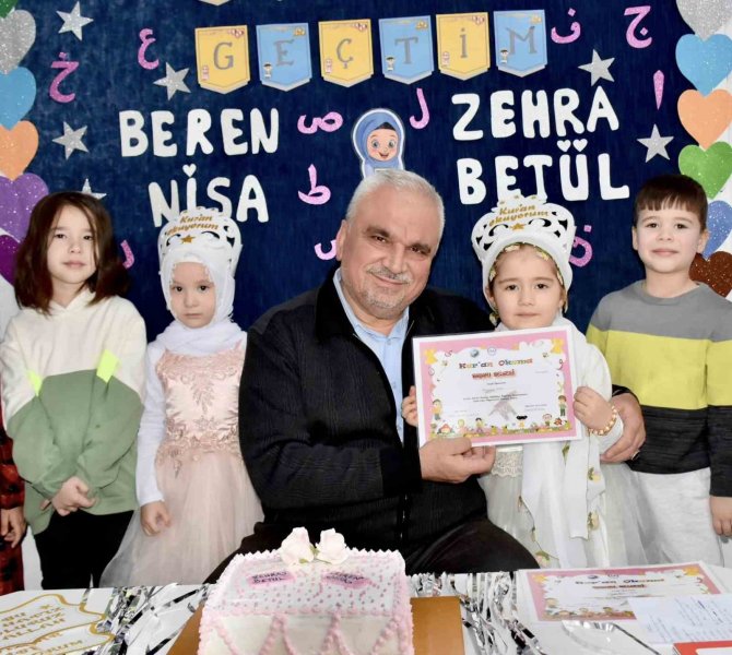 Minikler Kur’an-ı Kerim’e Geçmenin Sevincini Yaşadı