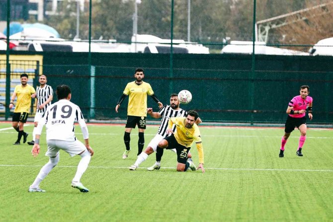 Aliağaspor Fk, Liderliğini Sürdürdü