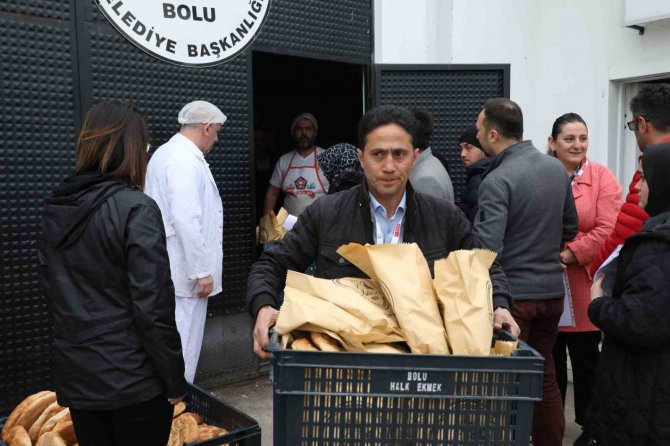 2 Bin 500 Ailenin İlk Sahur Pideleri Bolu Belediyesi’nden