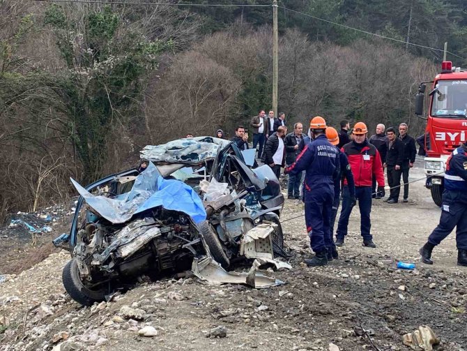 Hastaneye Gitmek İçin Bindikleri Araba Mezar Oldu