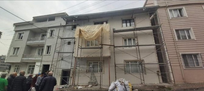Bursa’da 7 Metre Yükseklikten Düşen Boyacı Hayatını Kaybetti