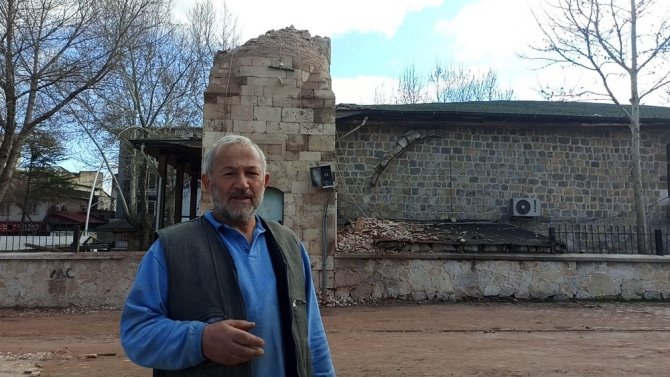 730 Yıllık Caminin Minaresi Artçı Sarsıntılara Dayanamadı