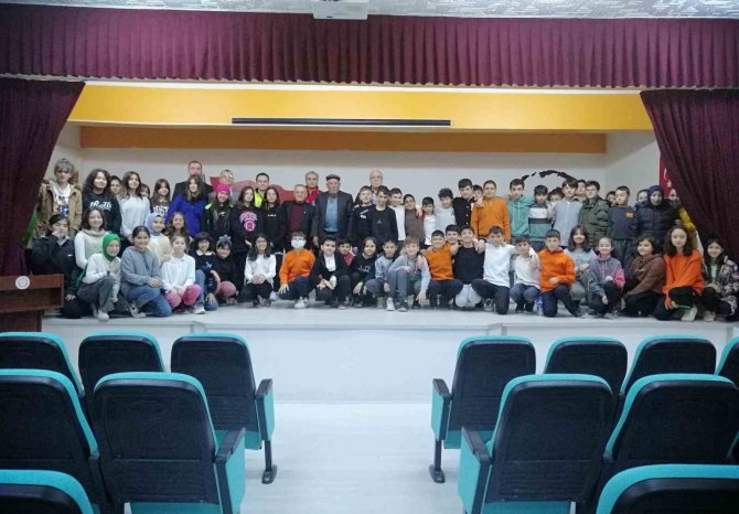 Çakü’de Anlamlı Konferans: ‘Yaşlılar Ve Saygı’ Konusu Konuşuldu