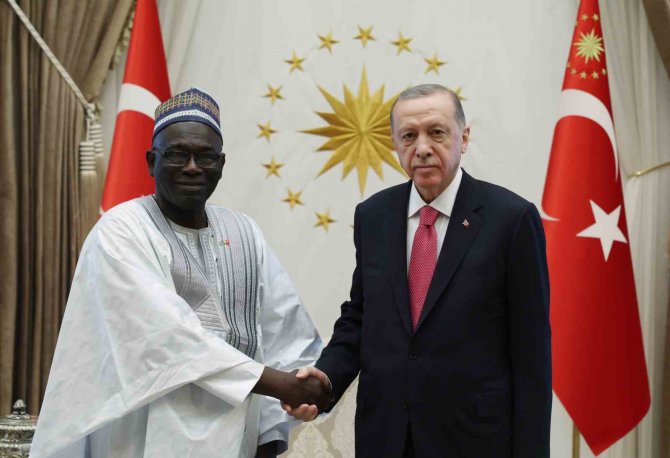 Cumhurbaşkanı Erdoğan, Gambiya Büyükelçisi Conteh’i Kabul Etti