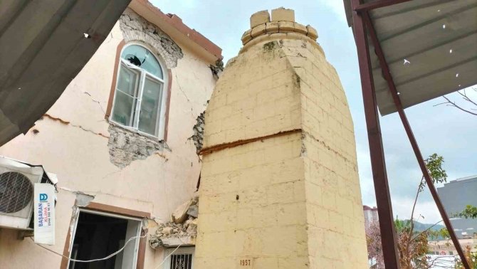 Depremde Hasar Gören Hacılar Merkez Camii, Cemaatini Çadır Mescitlerde Ağırlayacak