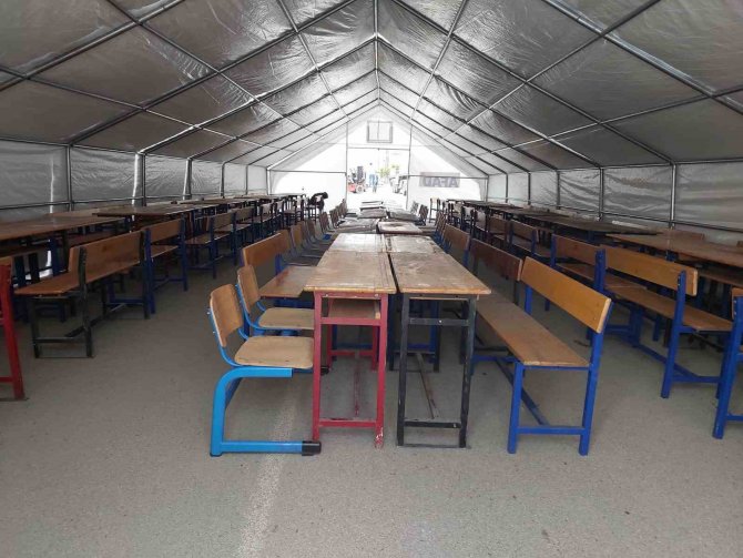 Hatay Payas’ta 10 Bin Kişilik İftar Çadırları Kurulmaya Başlandı